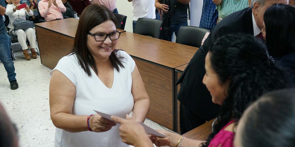 Imelda Castro y Rocha Moya reciben constancia de senadores electos